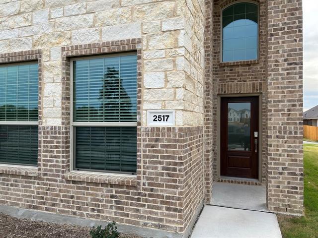 Building Photo - 2517 Maplehurst Dr