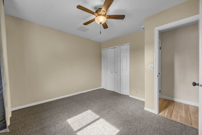 Building Photo - 567 N Allanwood Pl