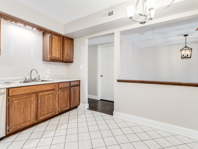 Building Photo - 7 Cinnamon Creek Dr