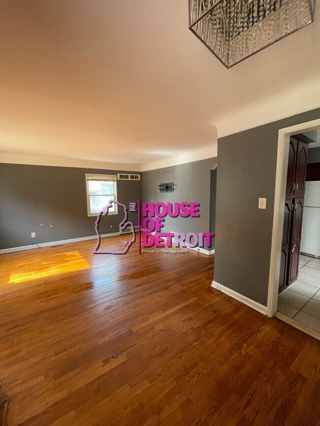 Building Photo - 3 BEDROOM | 1 BATH | FREE PRE SCREEN