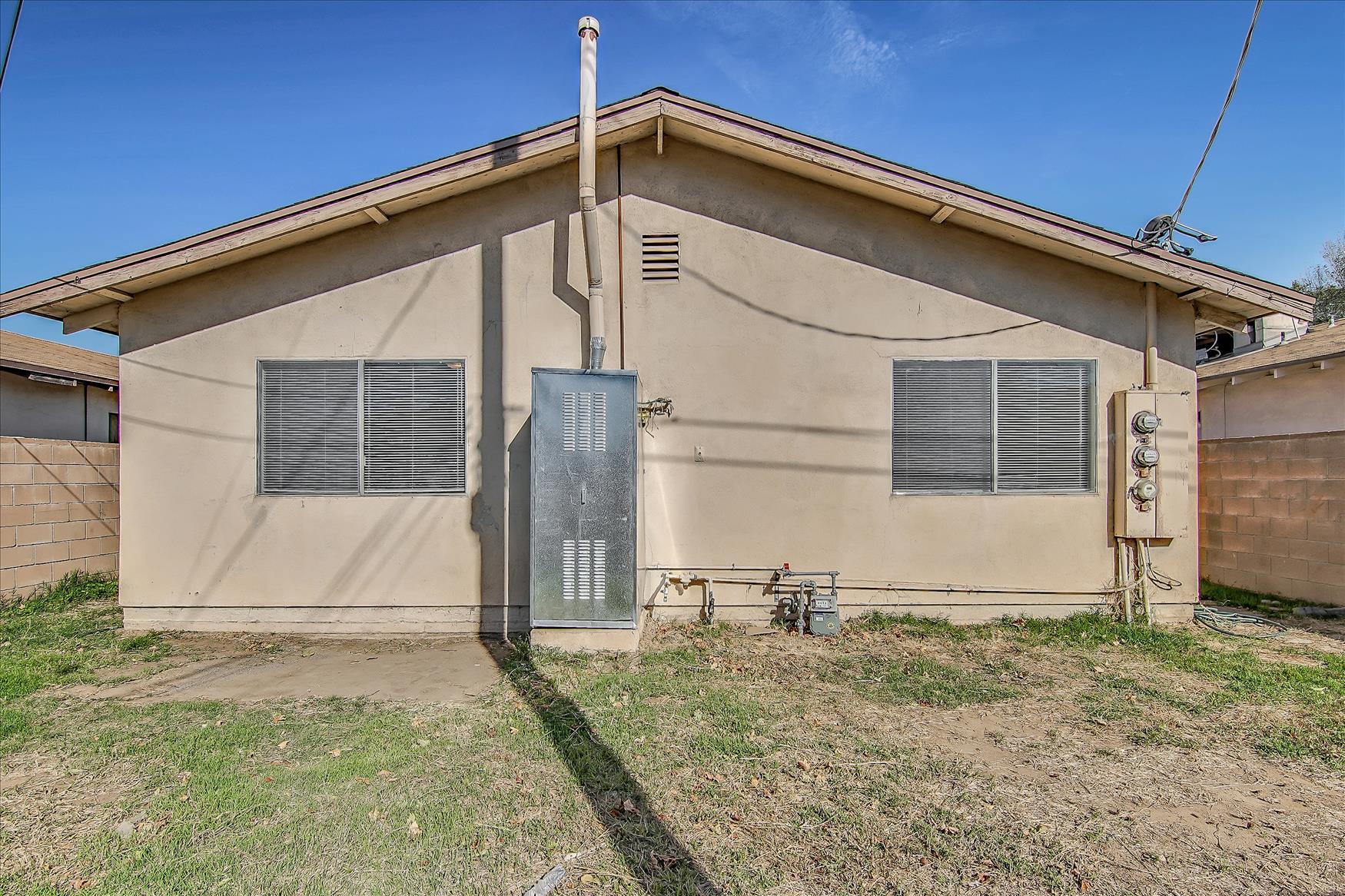 Building Photo - 9223 Langdon Ave