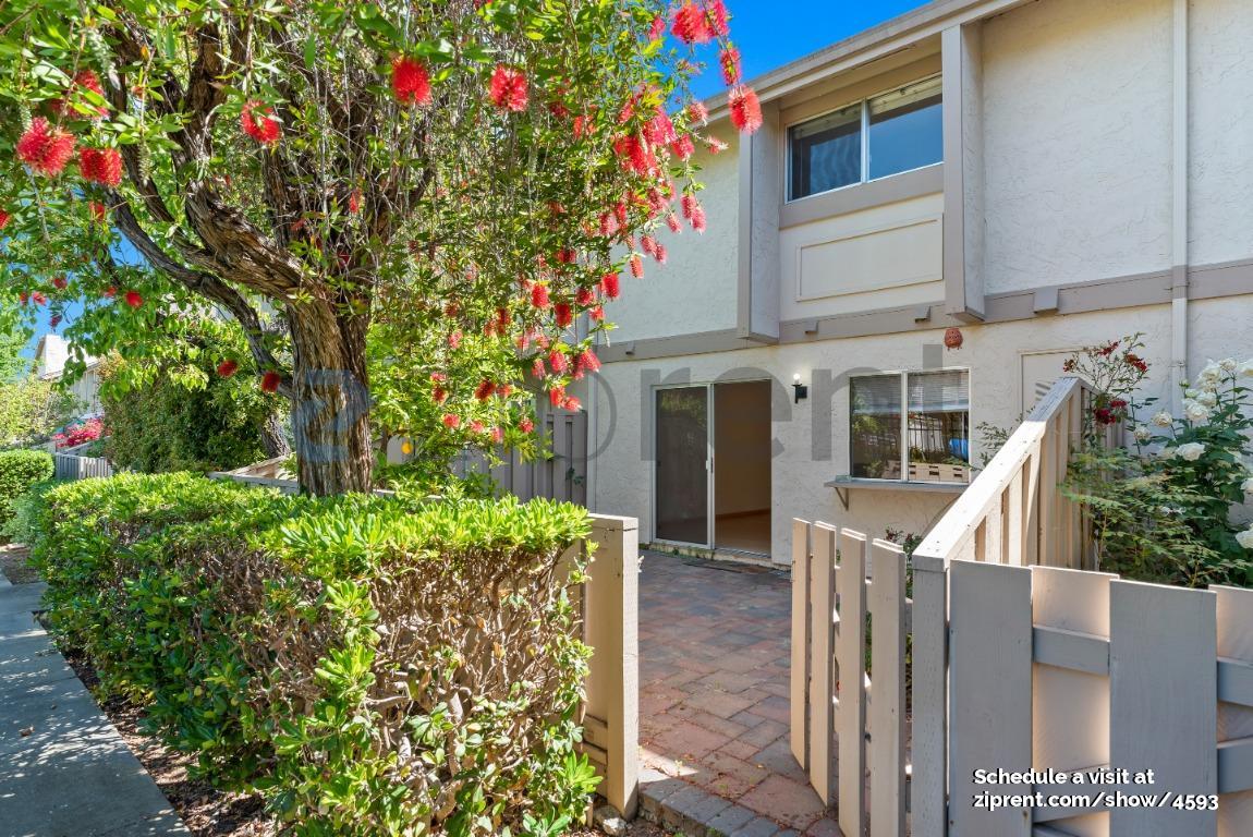 Building Photo - 11051 Firethorne Dr