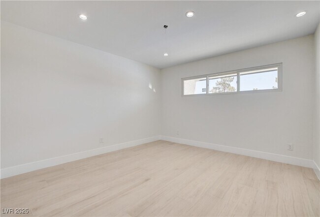 Building Photo - 3962 Euclid St