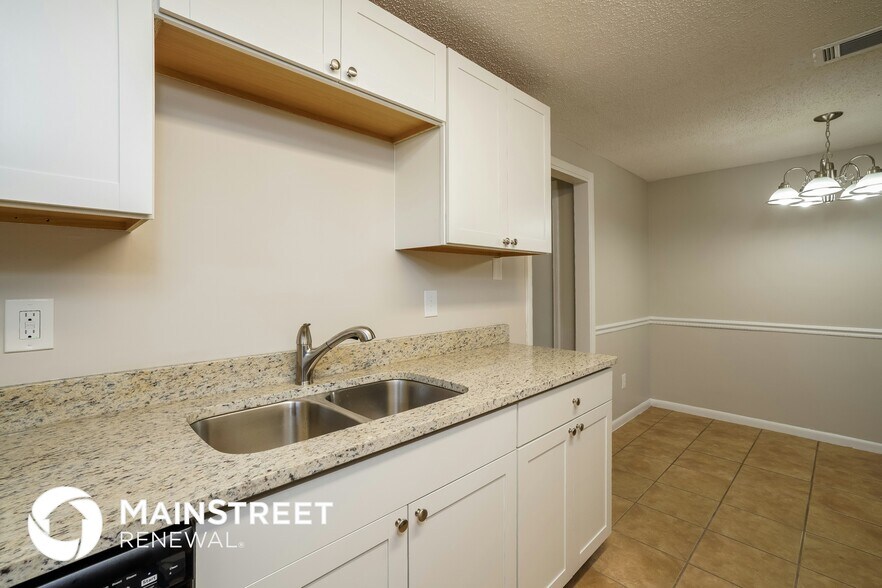 Building Photo - 2835 Kiowa Ave