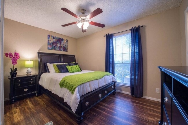 Building Photo - 6808 S I-35 Frontage Rd