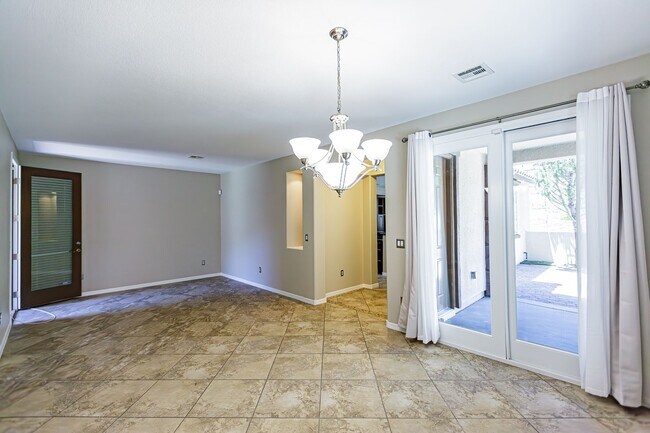 Building Photo - Townhome near Downtown Summerlin