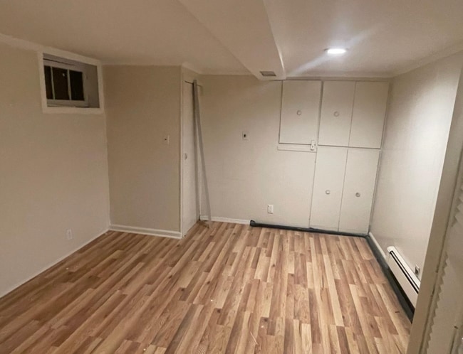 Building Photo - 595 E 39th St