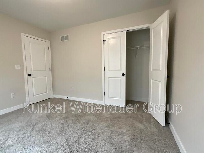 Building Photo - 808 Applewood Creek Dr