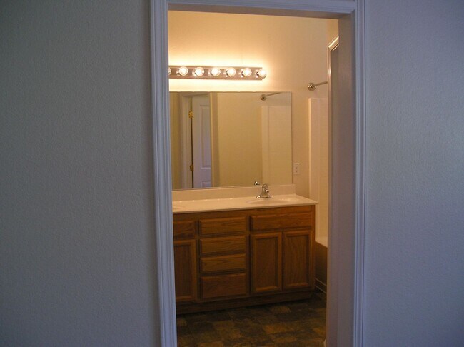 Building Photo - Highland Reserve 4 Bedroom 2 Bath, 1581 sqft, New Paint and Carpet, Great Room Floor Plan with fi...