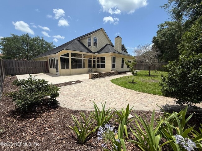 Building Photo - 12196 Lake Fern Dr