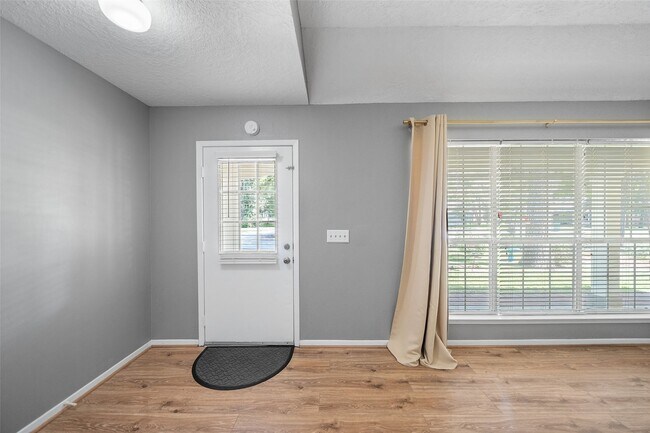 Building Photo - 7 Rockridge Ct