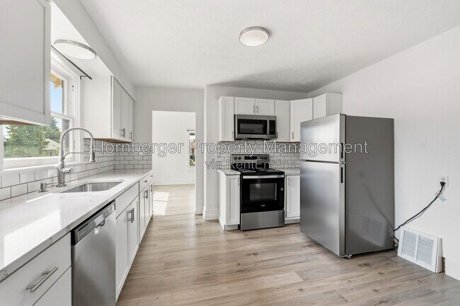 Building Photo - 2719 E Columbia Ave