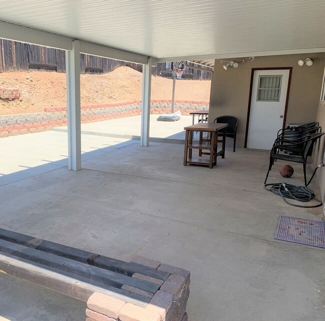Building Photo - ***BEAUTIFUL 3 BEDROOM, 2 BATH HOUSE COMIN...
