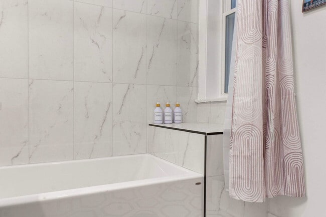 Building Photo - 618 W Patterson Ave