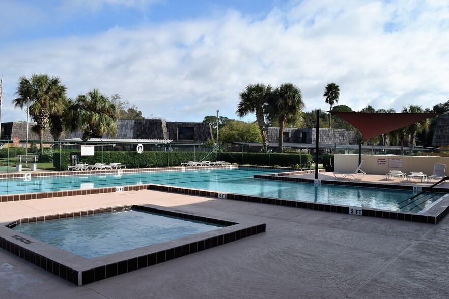 Building Photo - 915 Willow Dr