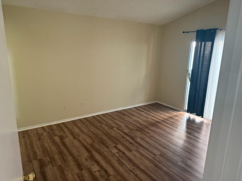 Building Photo - 853 Harper Ct