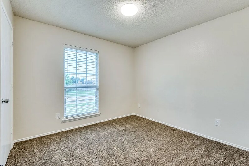 Building Photo - 1611 Venus Dr E
