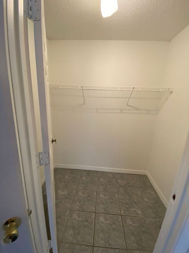 Building Photo - 3 Bedroom 2 Bath Home in East Orlando for Rent