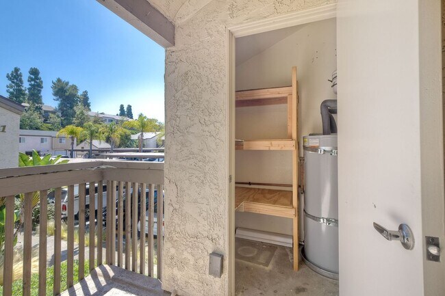 Building Photo - 1 Bedroom, 1 Bathroom Condo in the Villa La Jolla Community