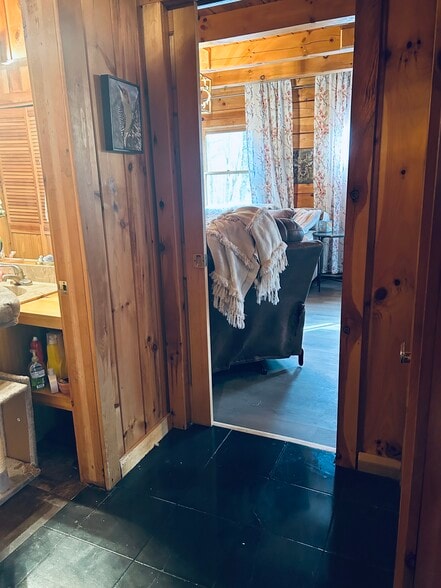 Building Photo - 93 Shepard Ave