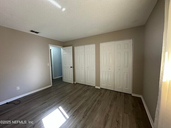 Building Photo - 3801 Crown Point Rd