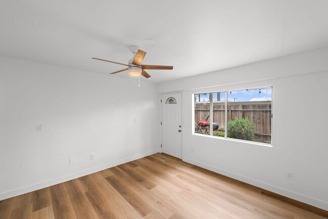 Building Photo - 105 Avenida Carmelo