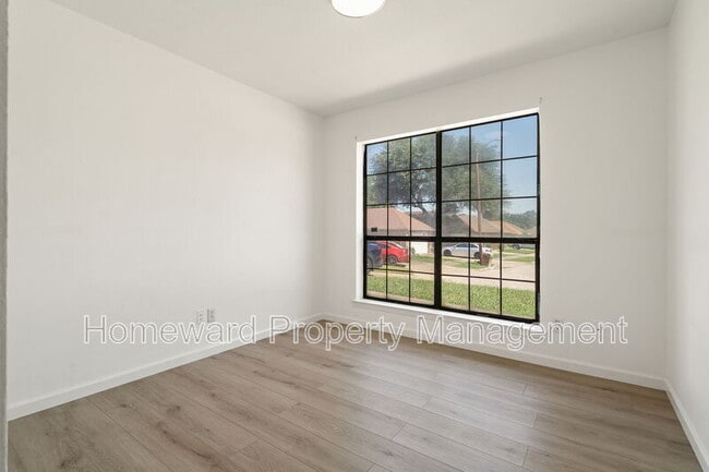 Building Photo - 1401 Landmark Ct