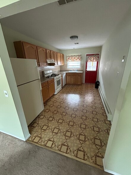 Kitchen - 53 Vail St