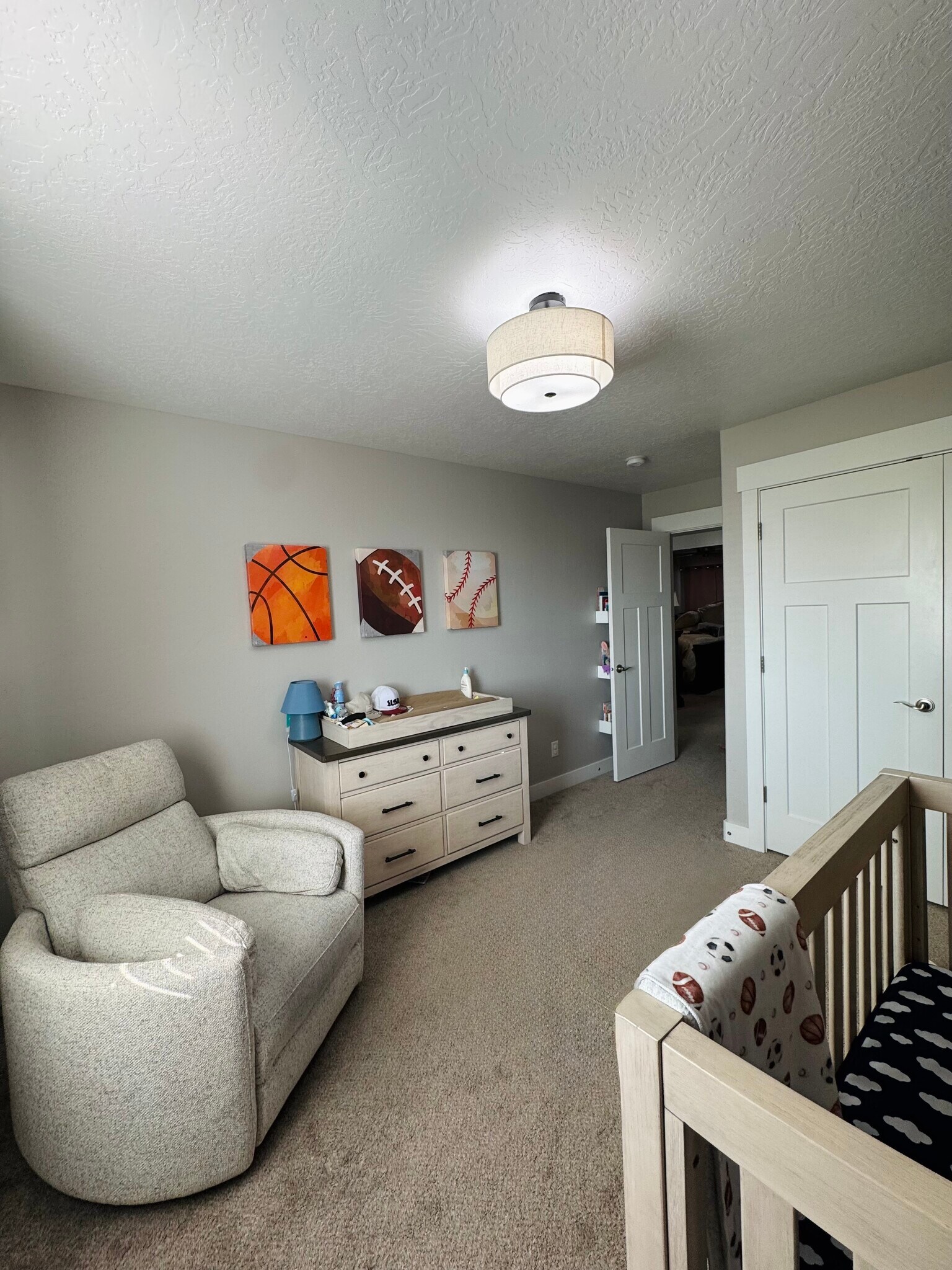 Building Photo - 758 S Aspen Way