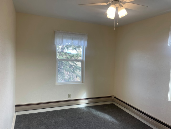 Building Photo - 3830 Green Meadow Dr