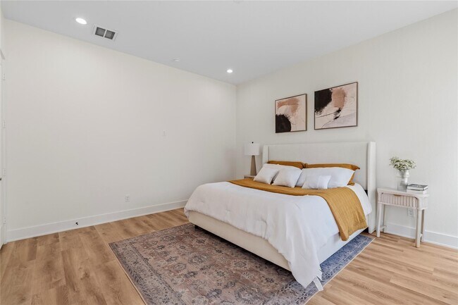 Building Photo - 6532 Weston St