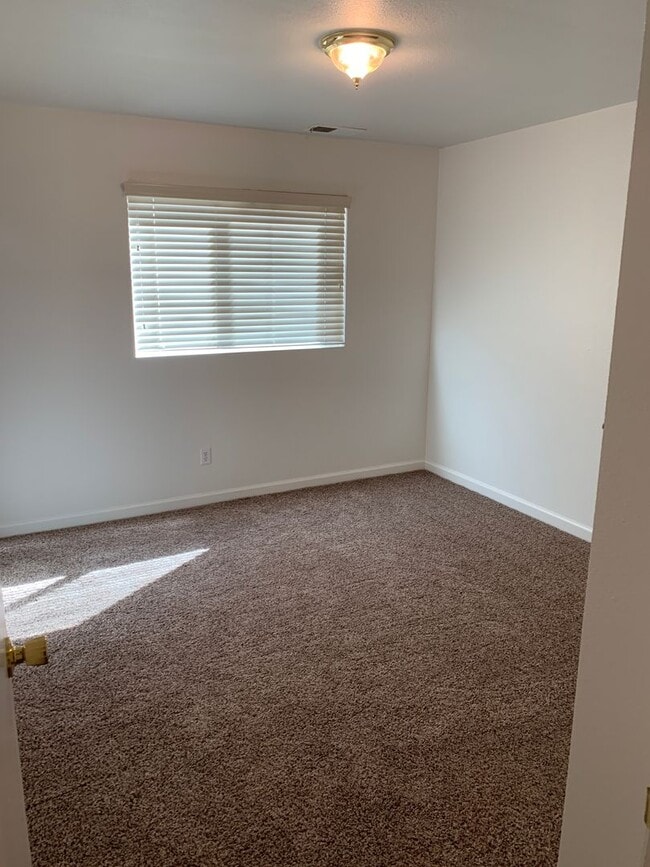 Building Photo - Beautiful 4 Bedroom 3 bath home in Merced!