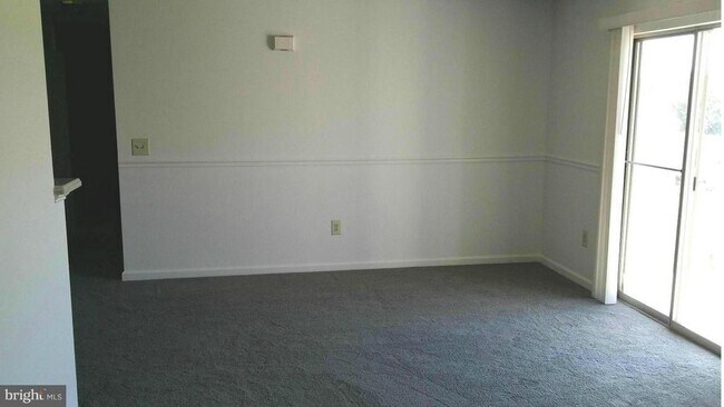 Building Photo - 61 White Pine Cir