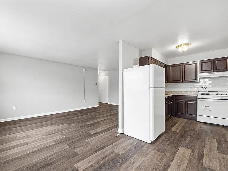 Building Photo - 1774 W Godfrey Ave