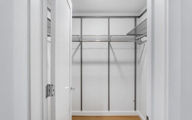 Building Photo - 2248 Ontario Rd NW