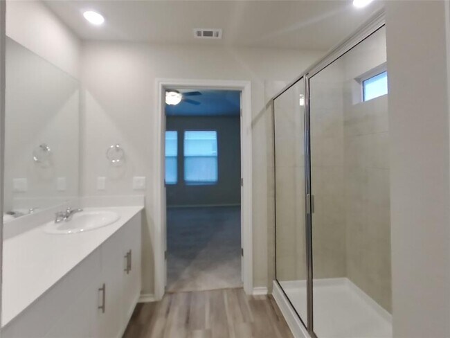 Building Photo - 5217 Saddle Clb Dr