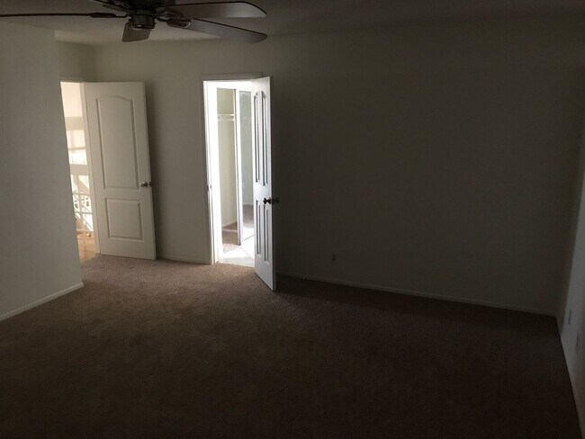 Building Photo - 2 Story, 5 Bedrooms, 2.5 Bathroom, Pool