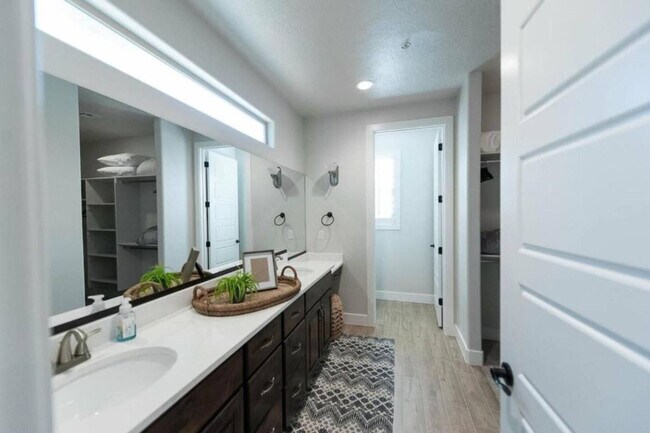 Building Photo - 2249 N Coral Canyon Blvd