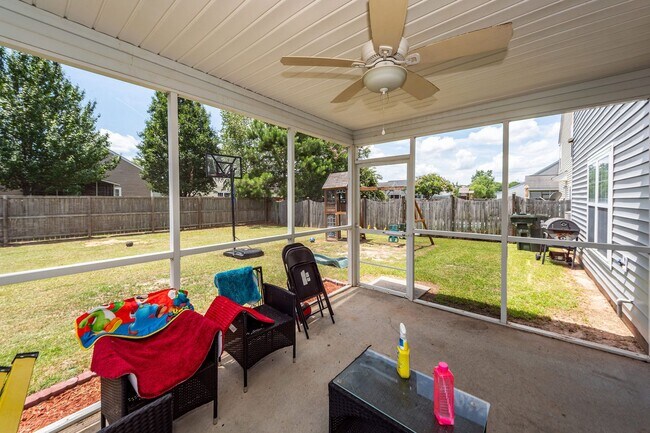 Building Photo - 5 Bedroom 3 Bath Home in Moss Grove Planta...