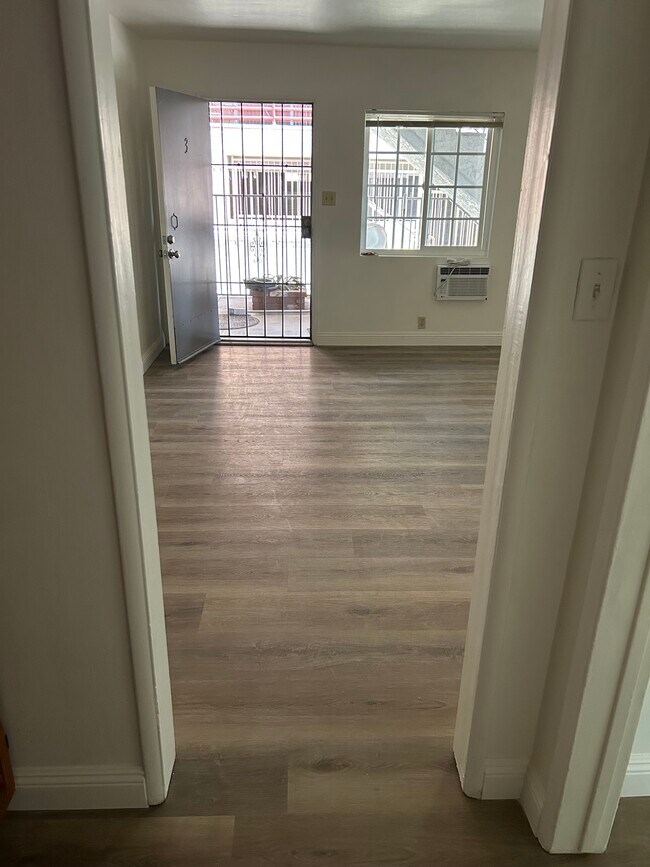 Building Photo - 5716 Laurel Canyon Blvd