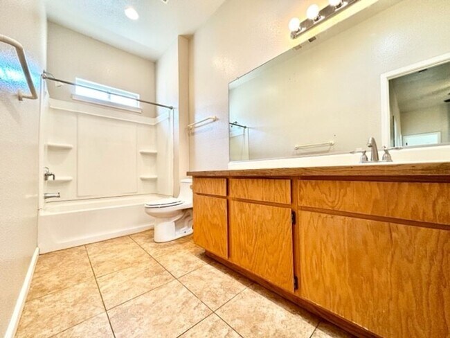 Building Photo - New Rate! Available June 2026! Plus 1/2 off 1 full month of rent! Newly updated, spacious 5 bedro...