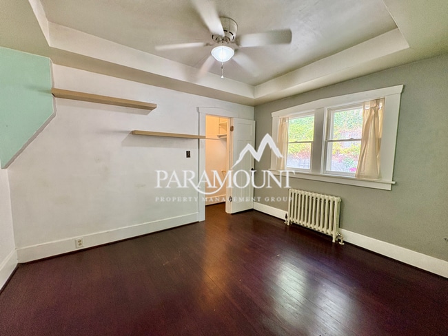 Building Photo - 2 Bedroom with a Water View!