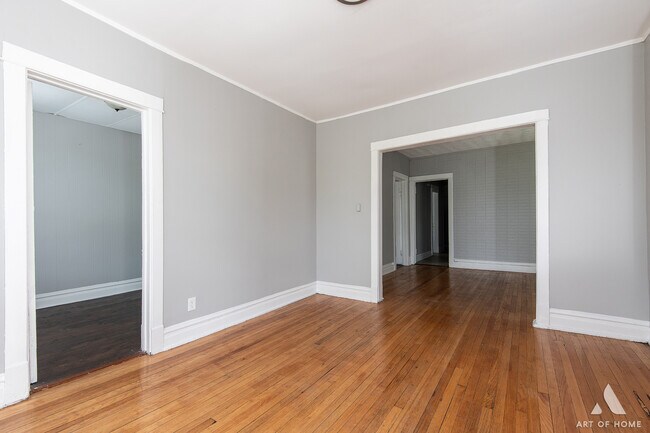 Building Photo - 1229 E 71st St