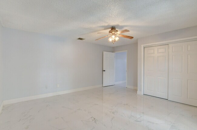 Building Photo - 11834 Donlin Dr