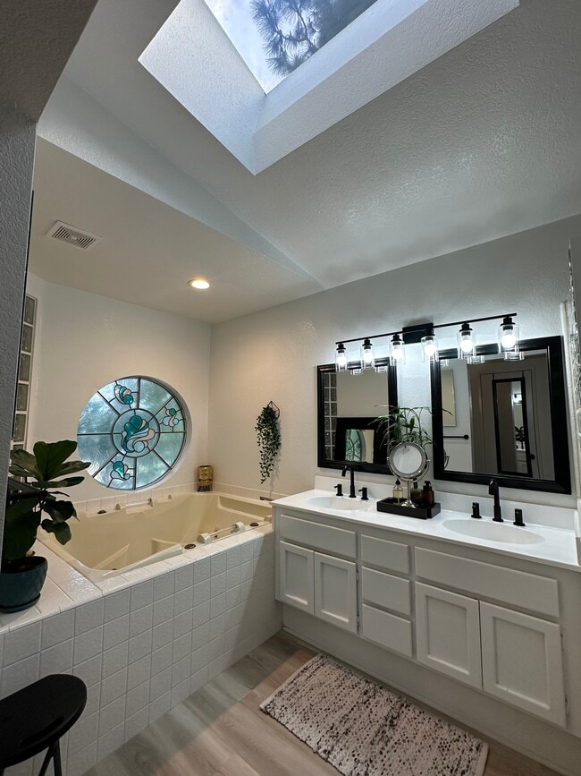 Building Photo - 8115 Surfline Dr