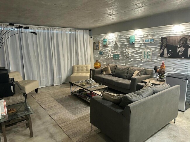 Building Photo - 3570 S Ocean Blvd