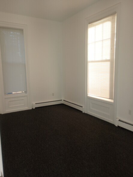 Building Photo - 138 Laurel Hill Ave