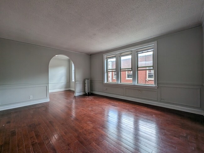 Building Photo - 546 W Surf St