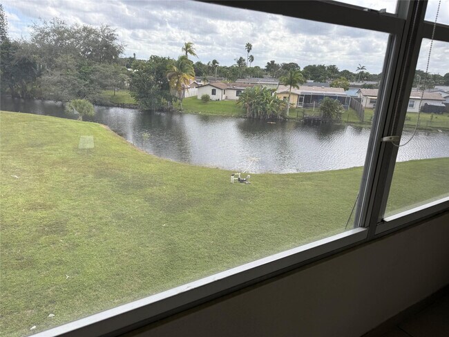 Building Photo - 8135 Sunrise Lakes Blvd