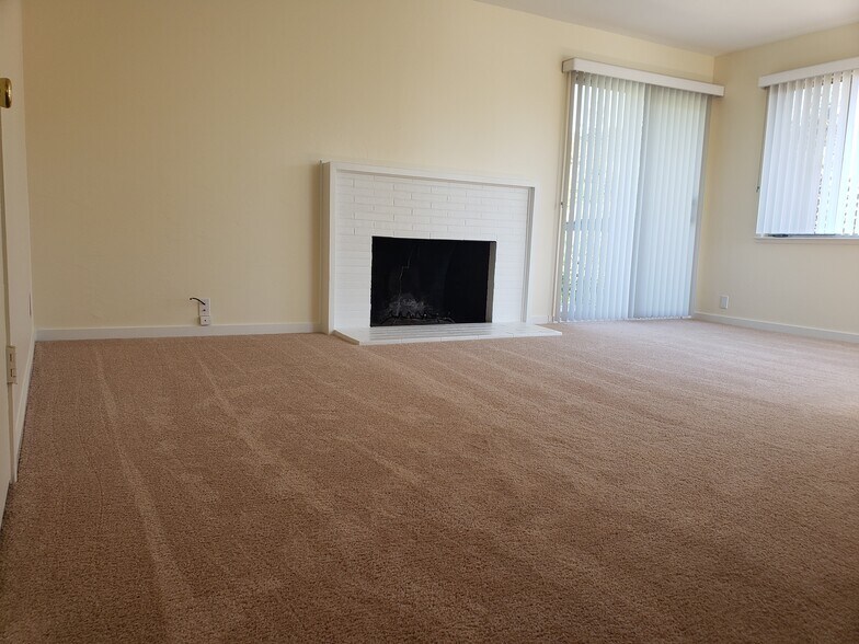 Building Photo - 83 Clark St